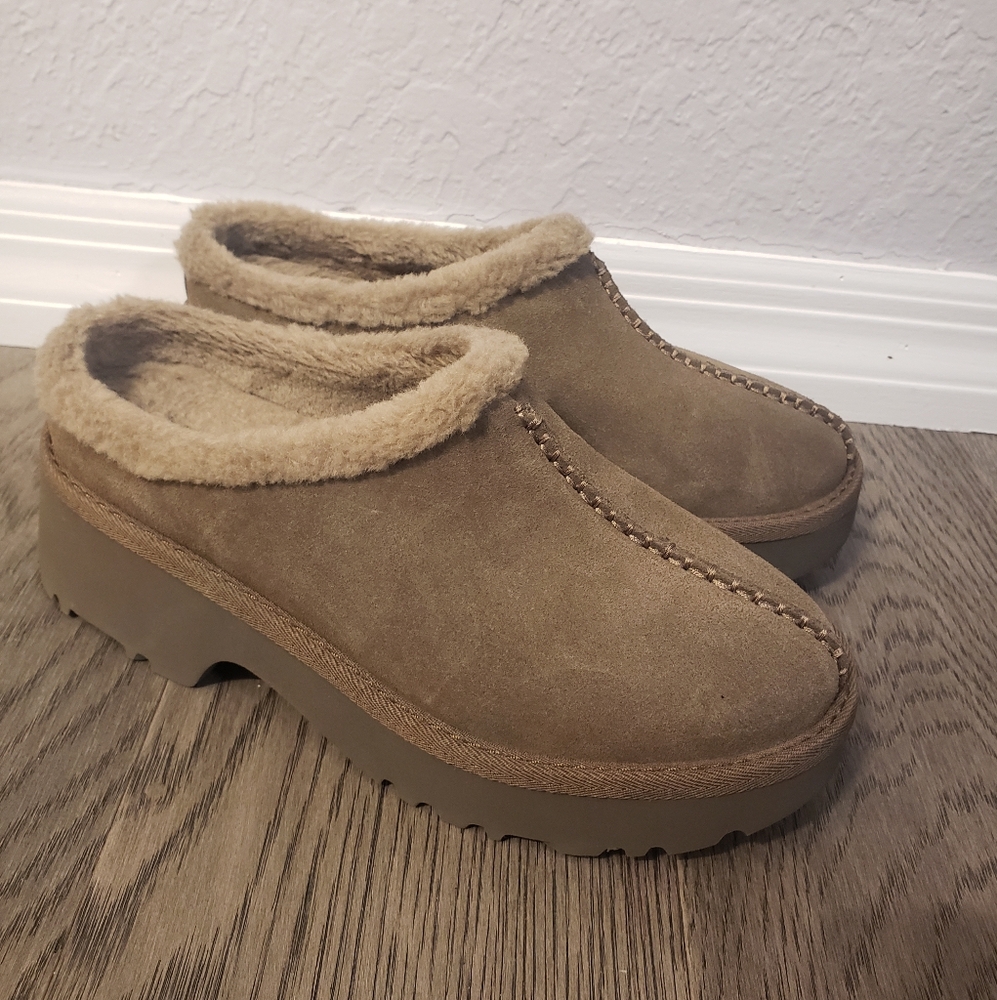 UGG New Heights Cozy Clog, Size 9, Hickory